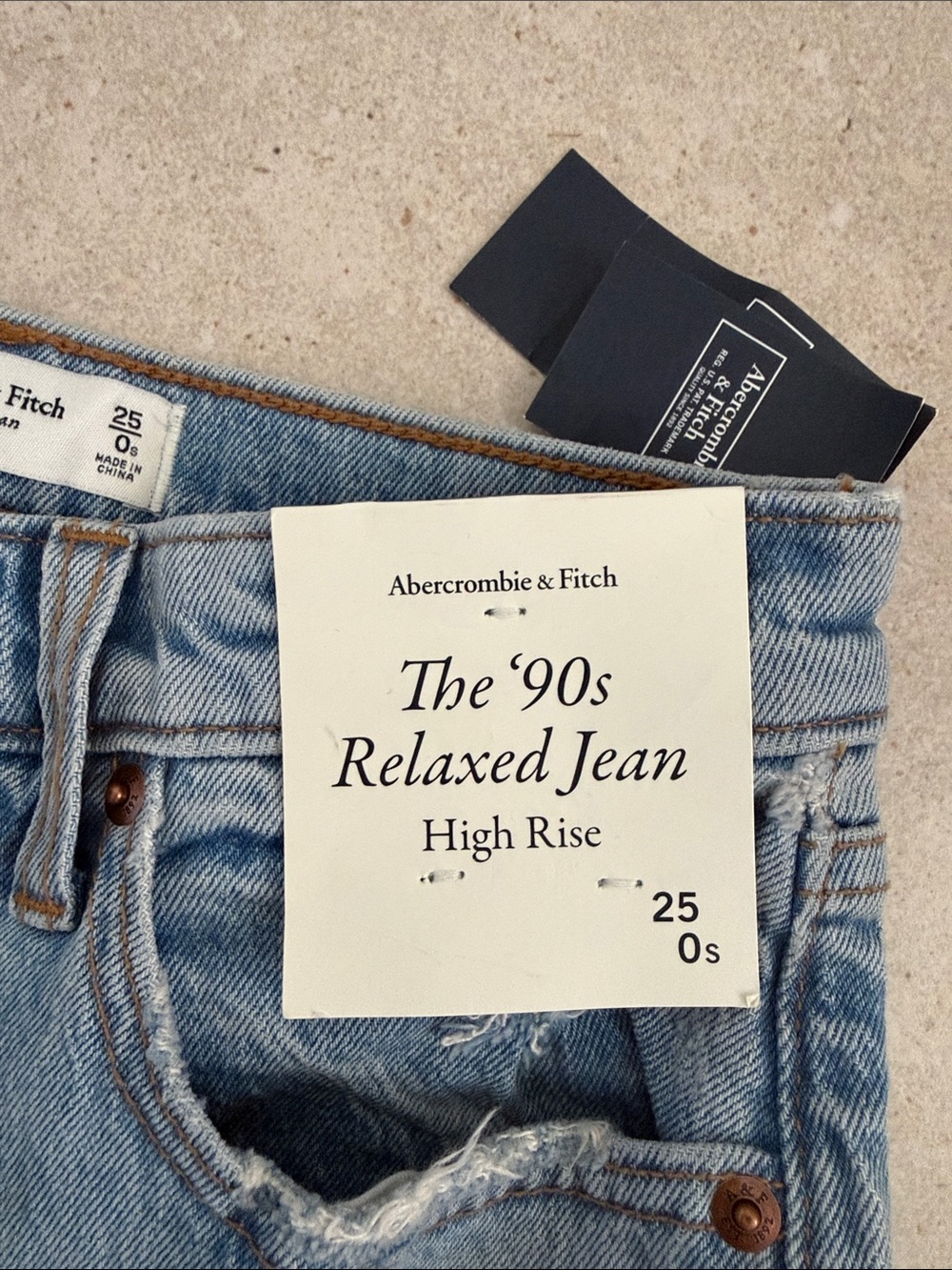Abercrombie 90’s Relaxed Jean High Rise - Picture 3 of 5
